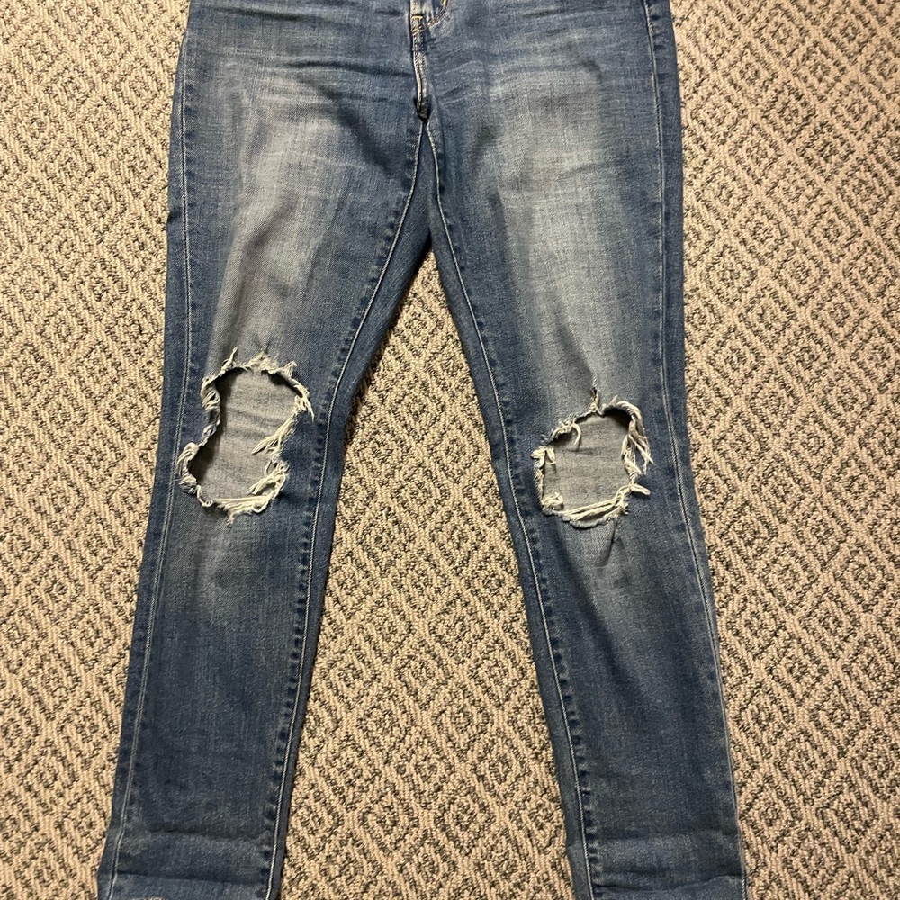 Levi’s 721 High Rise Skinny Jeans in size 27.